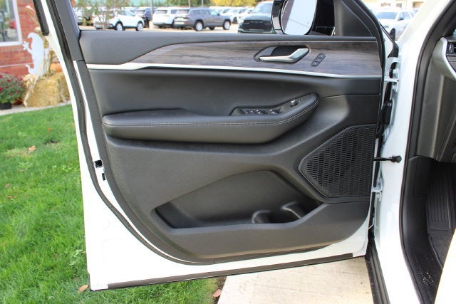 2027 Jeep Grand Cherokee L Limited