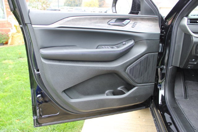 2027 Jeep Grand Cherokee L Limited