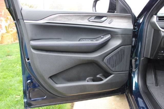 2027 Jeep Grand Cherokee L Limited