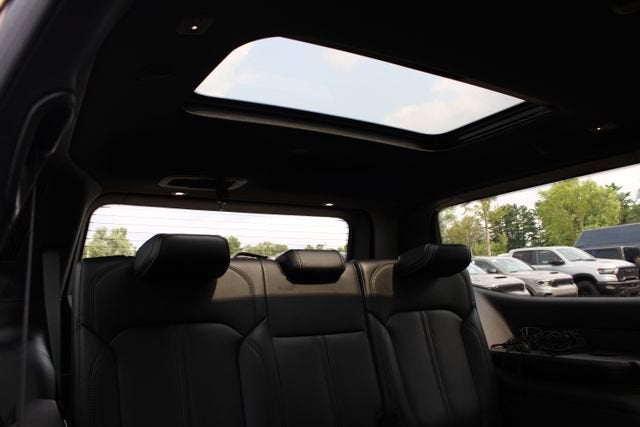 2025 Jeep Wagoneer Series II Carbide