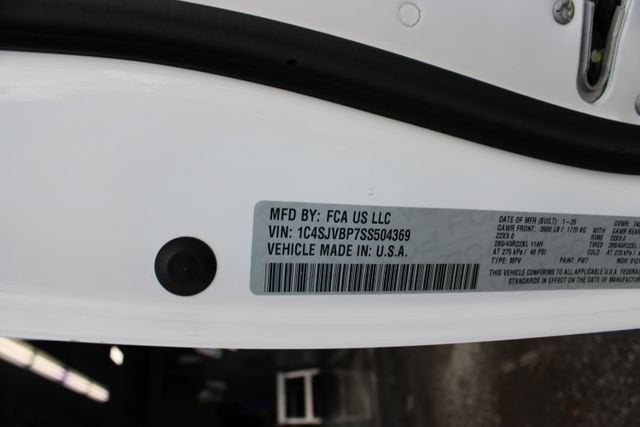 2025 Jeep Wagoneer Series II Carbide