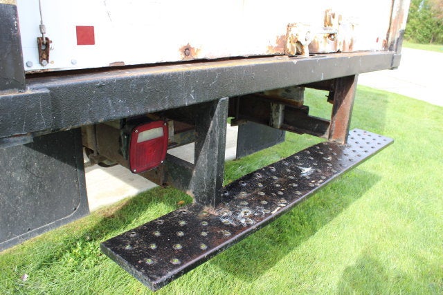 2005 Ford Econoline Commercial Cutaway Standard