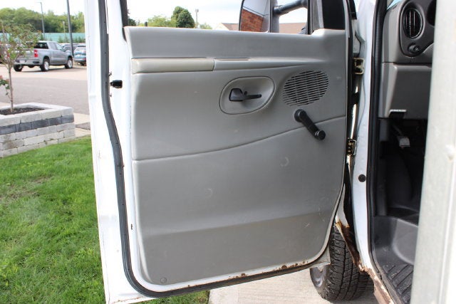 2005 Ford Econoline Commercial Cutaway Standard