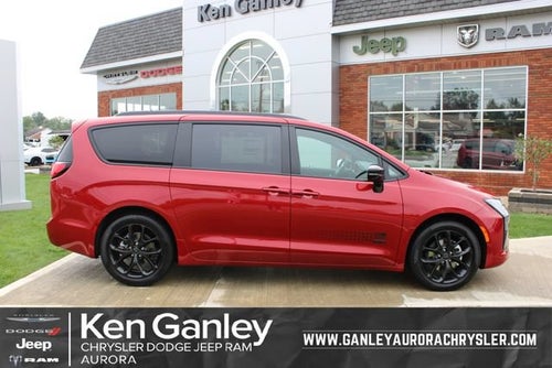 2027 Chrysler Pacifica Select
