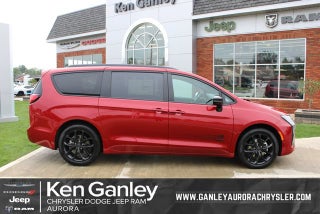 2027 Chrysler Pacifica Select