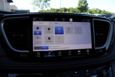 2027 Chrysler Pacifica Select