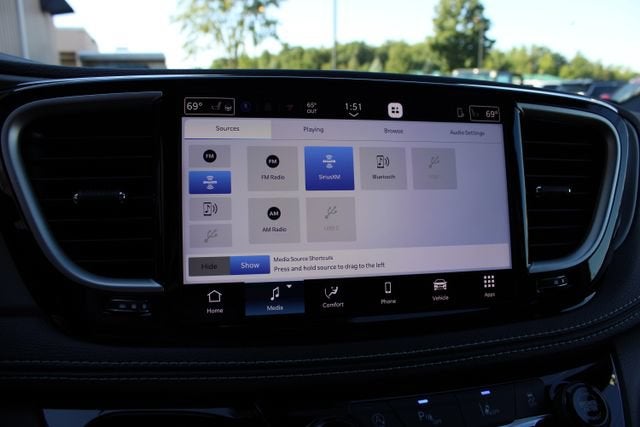 2027 Chrysler Pacifica Select
