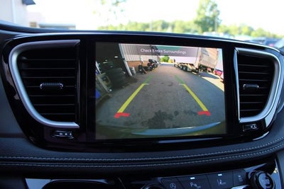 2027 Chrysler Pacifica Select