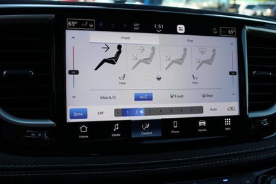 2027 Chrysler Pacifica Select