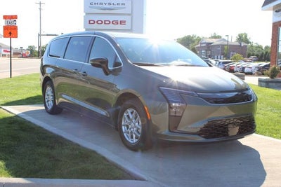 2027 Chrysler Pacifica Select
