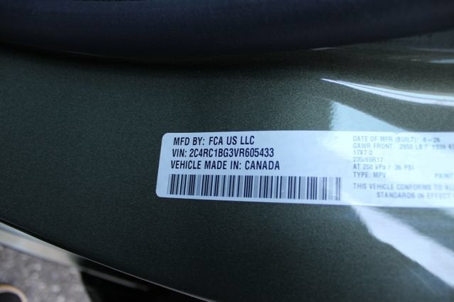 2027 Chrysler Pacifica Select