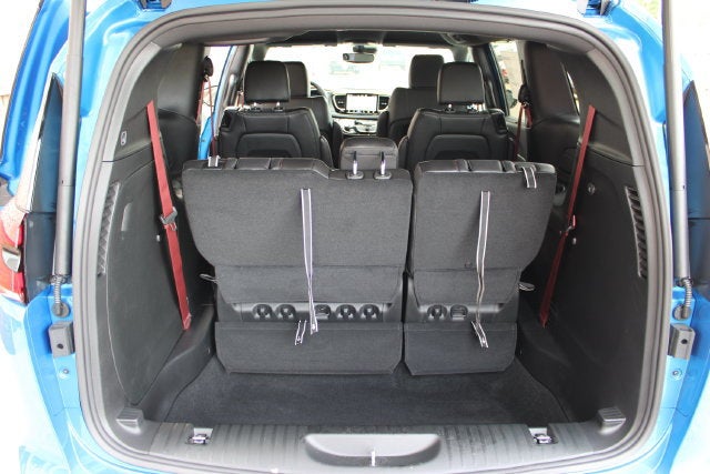 2027 Chrysler Pacifica Select