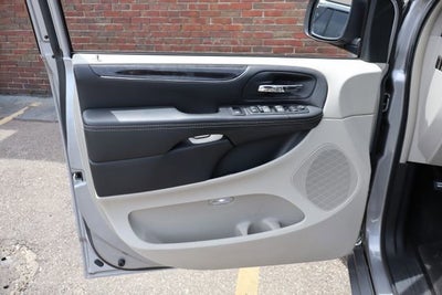 2016 Chrysler Town & Country Touring-L Anniversary Edition