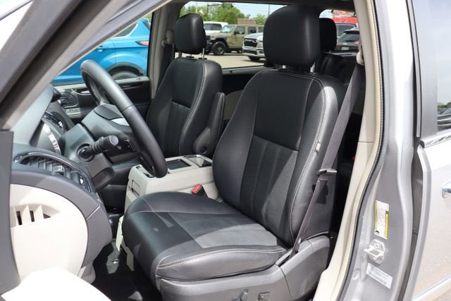 2016 Chrysler Town & Country Touring-L Anniversary Edition