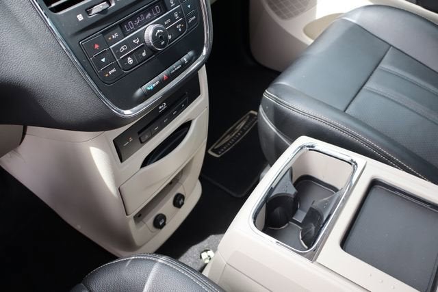 2016 Chrysler Town & Country Touring-L Anniversary Edition
