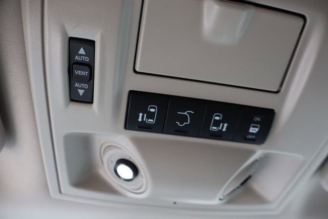 2016 Chrysler Town & Country Touring-L Anniversary Edition