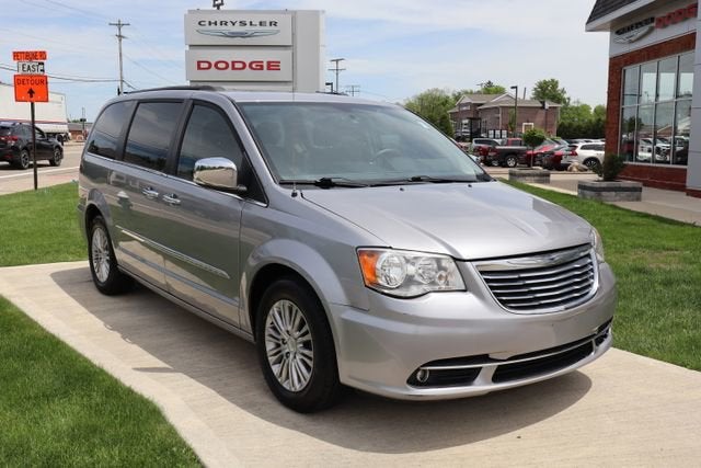 2016 Chrysler Town & Country Touring-L Anniversary Edition