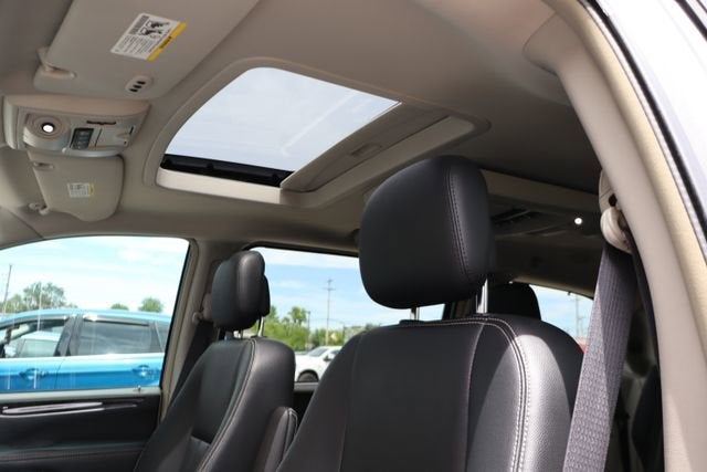 2016 Chrysler Town & Country Touring-L Anniversary Edition