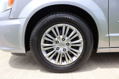 2016 Chrysler Town & Country Touring-L Anniversary Edition