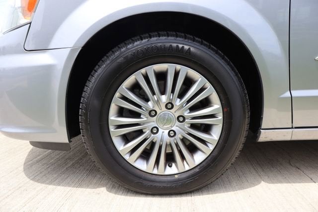 2016 Chrysler Town & Country Touring-L Anniversary Edition