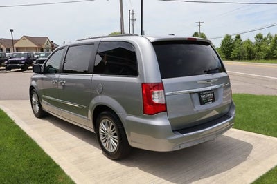 2016 Chrysler Town & Country Touring-L Anniversary Edition
