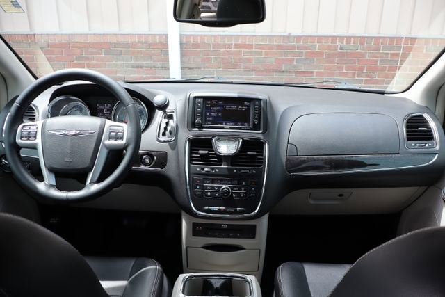 2016 Chrysler Town & Country Touring-L Anniversary Edition