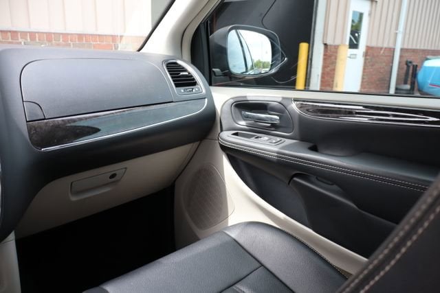 2016 Chrysler Town & Country Touring-L Anniversary Edition