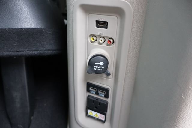 2016 Chrysler Town & Country Touring-L Anniversary Edition