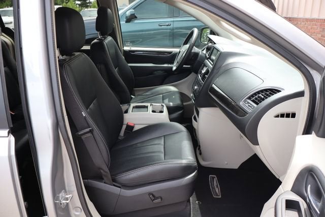 2016 Chrysler Town & Country Touring-L Anniversary Edition
