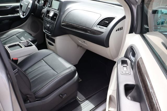 2016 Chrysler Town & Country Touring-L Anniversary Edition