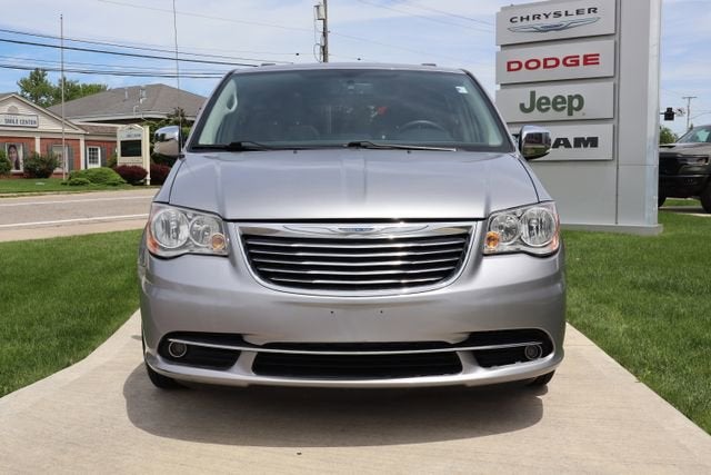 2016 Chrysler Town & Country Touring-L Anniversary Edition