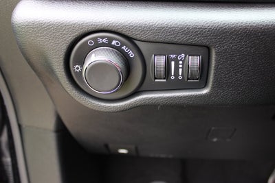 2025 Chrysler Voyager LX