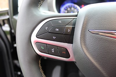 2025 Chrysler Voyager LX