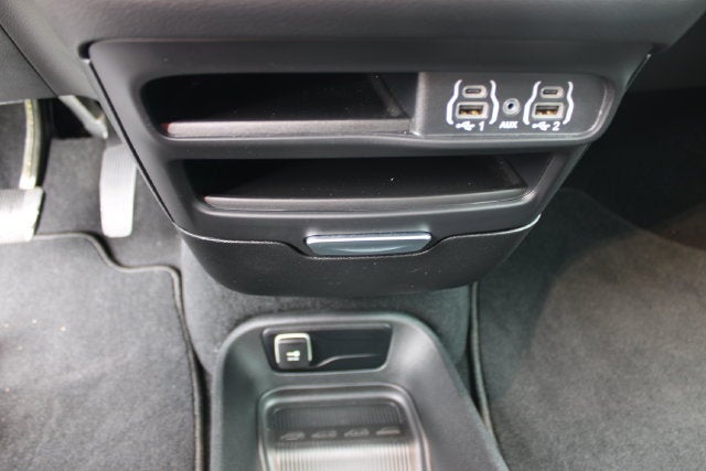 2025 Chrysler Voyager LX