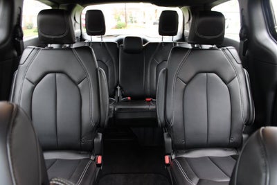 2025 Chrysler Voyager LX