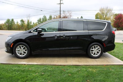 2025 Chrysler Voyager LX