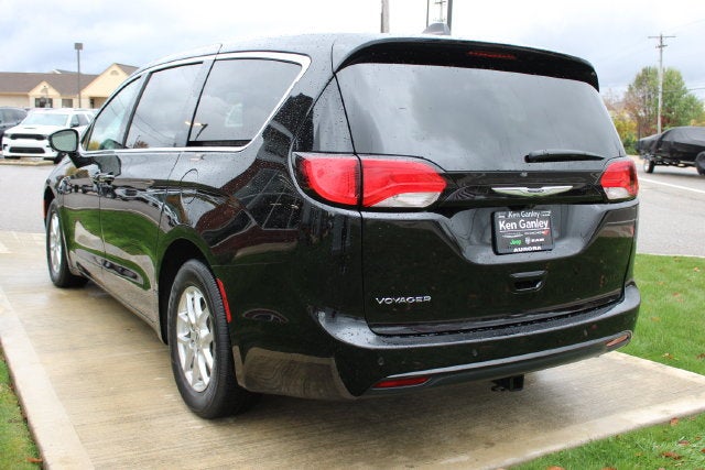 2025 Chrysler Voyager LX