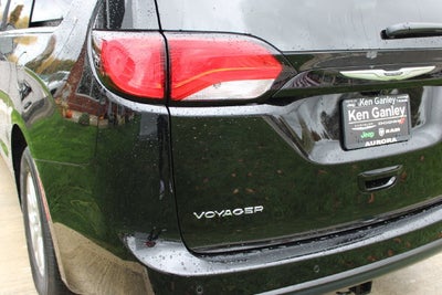 2025 Chrysler Voyager LX