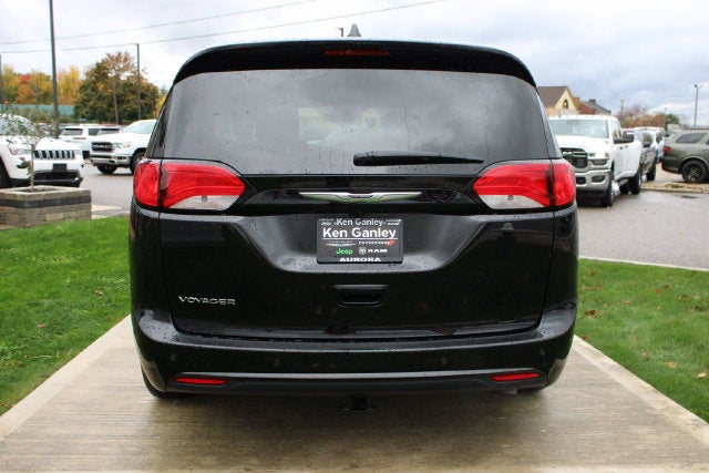 2025 Chrysler Voyager LX