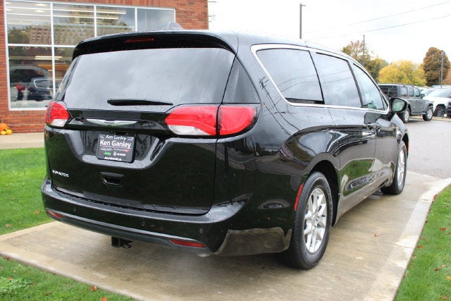 2025 Chrysler Voyager LX