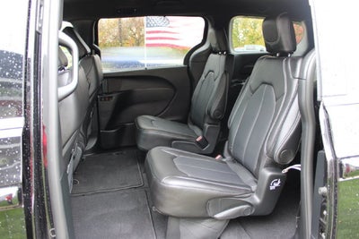 2025 Chrysler Voyager LX