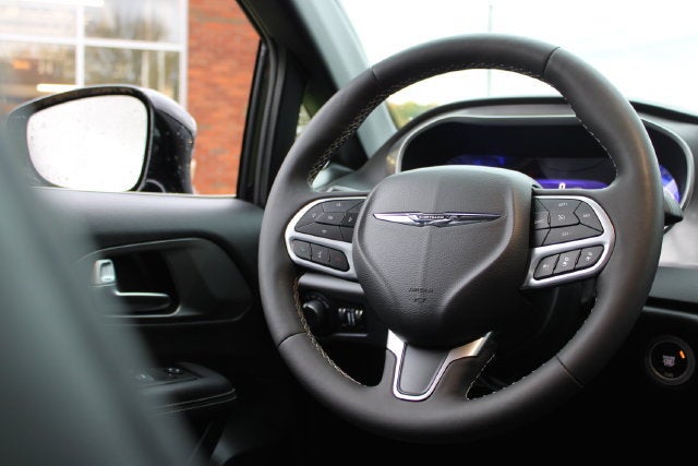 2025 Chrysler Voyager LX
