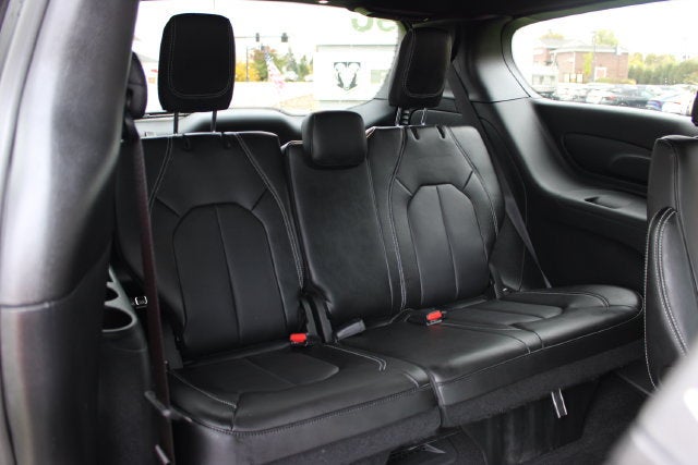 2025 Chrysler Voyager LX
