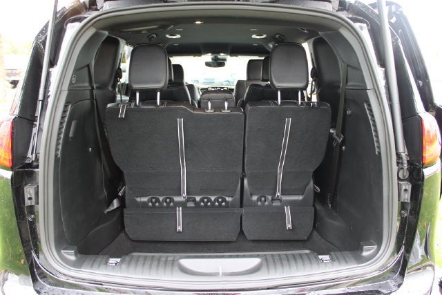 2025 Chrysler Voyager LX