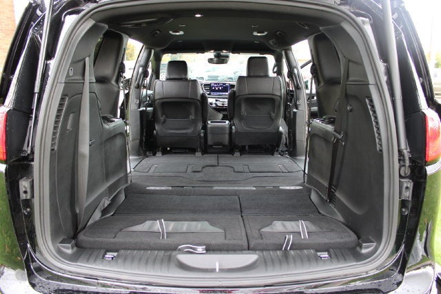 2025 Chrysler Voyager LX