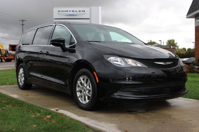 2025 Chrysler Voyager LX