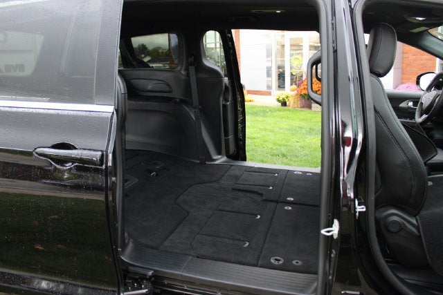 2025 Chrysler Voyager LX