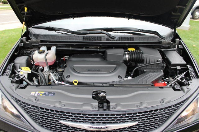 2025 Chrysler Voyager LX