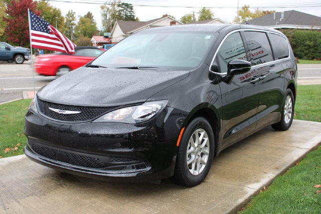 2025 Chrysler Voyager LX