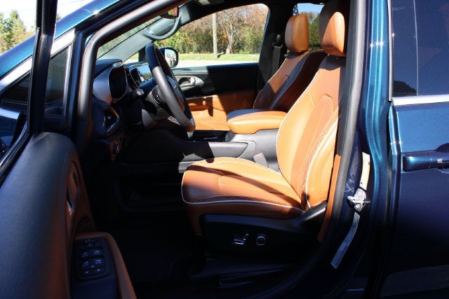 2025 Chrysler Pacifica Pinnacle